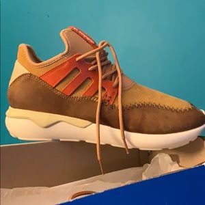 ADIDAS TUBULAR MOC RUNNER